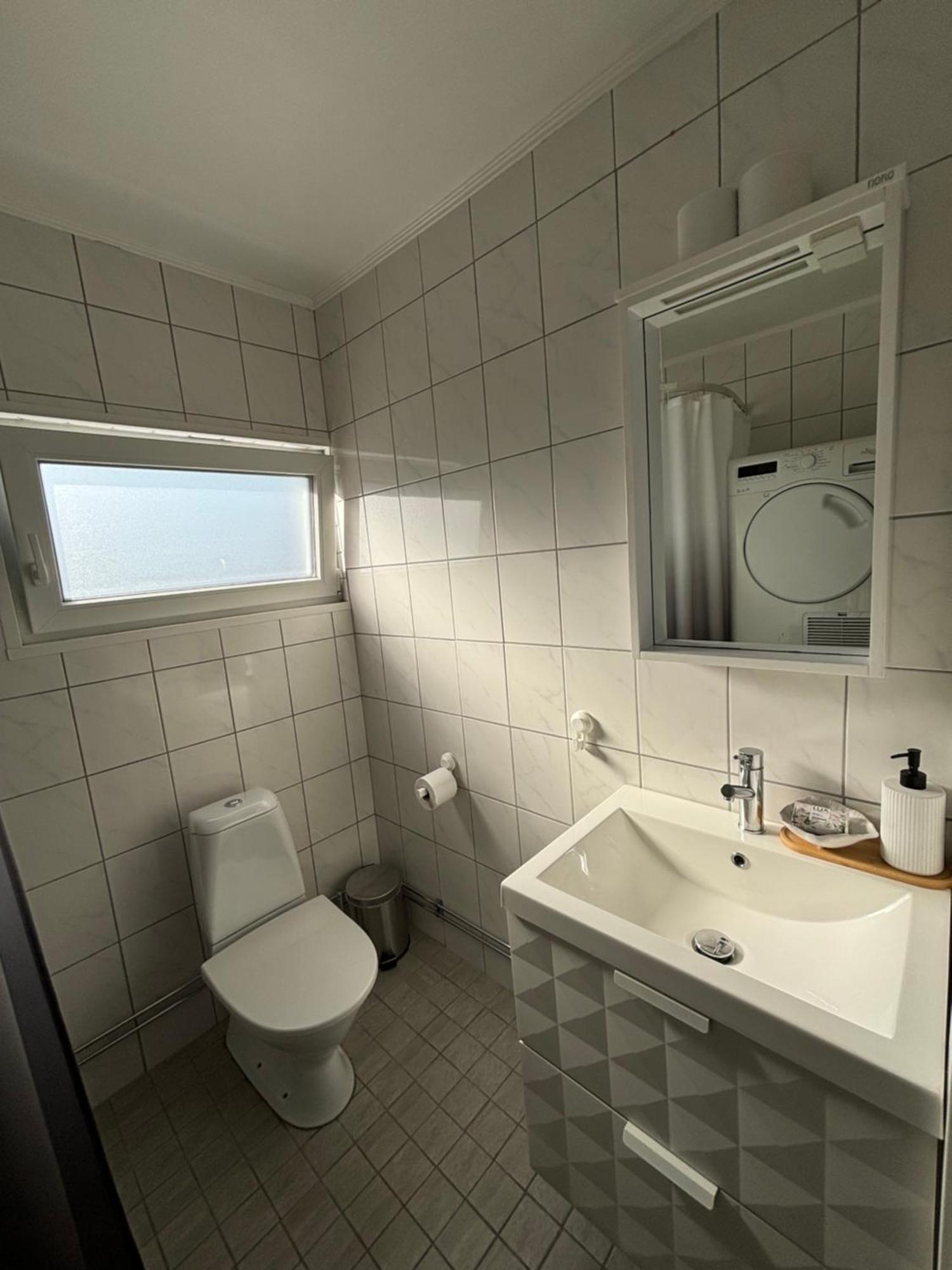Videdal Apartment 2 Rooms - Own Entrance & Free Parking Malmo Luaran gambar