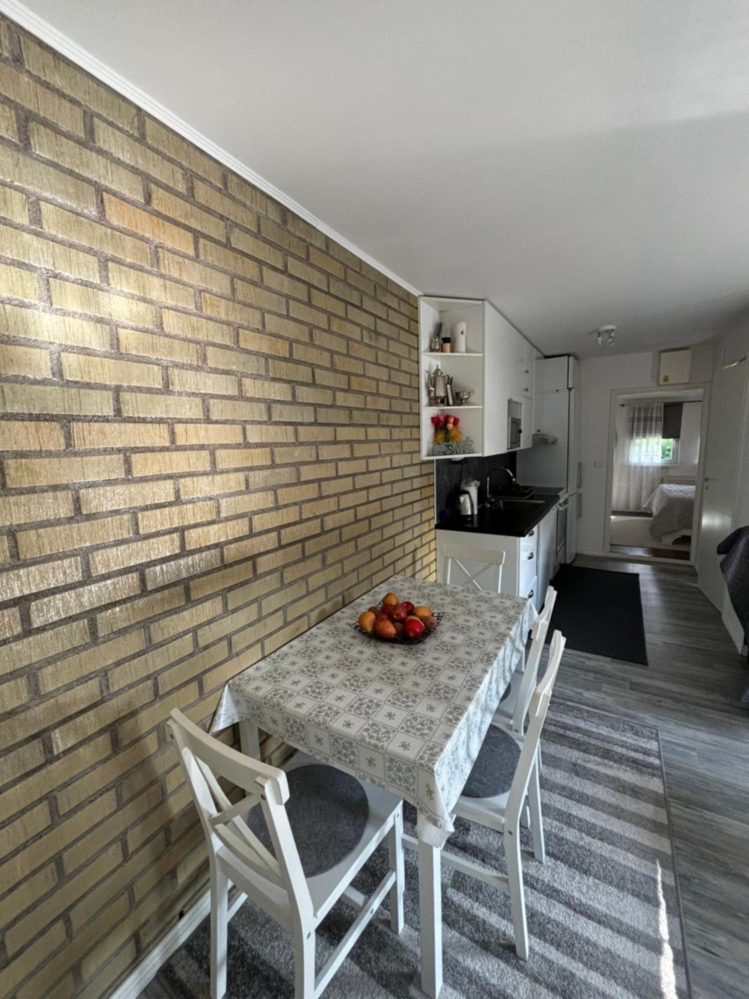 Videdal Apartment 2 Rooms - Own Entrance & Free Parking Malmo Luaran gambar