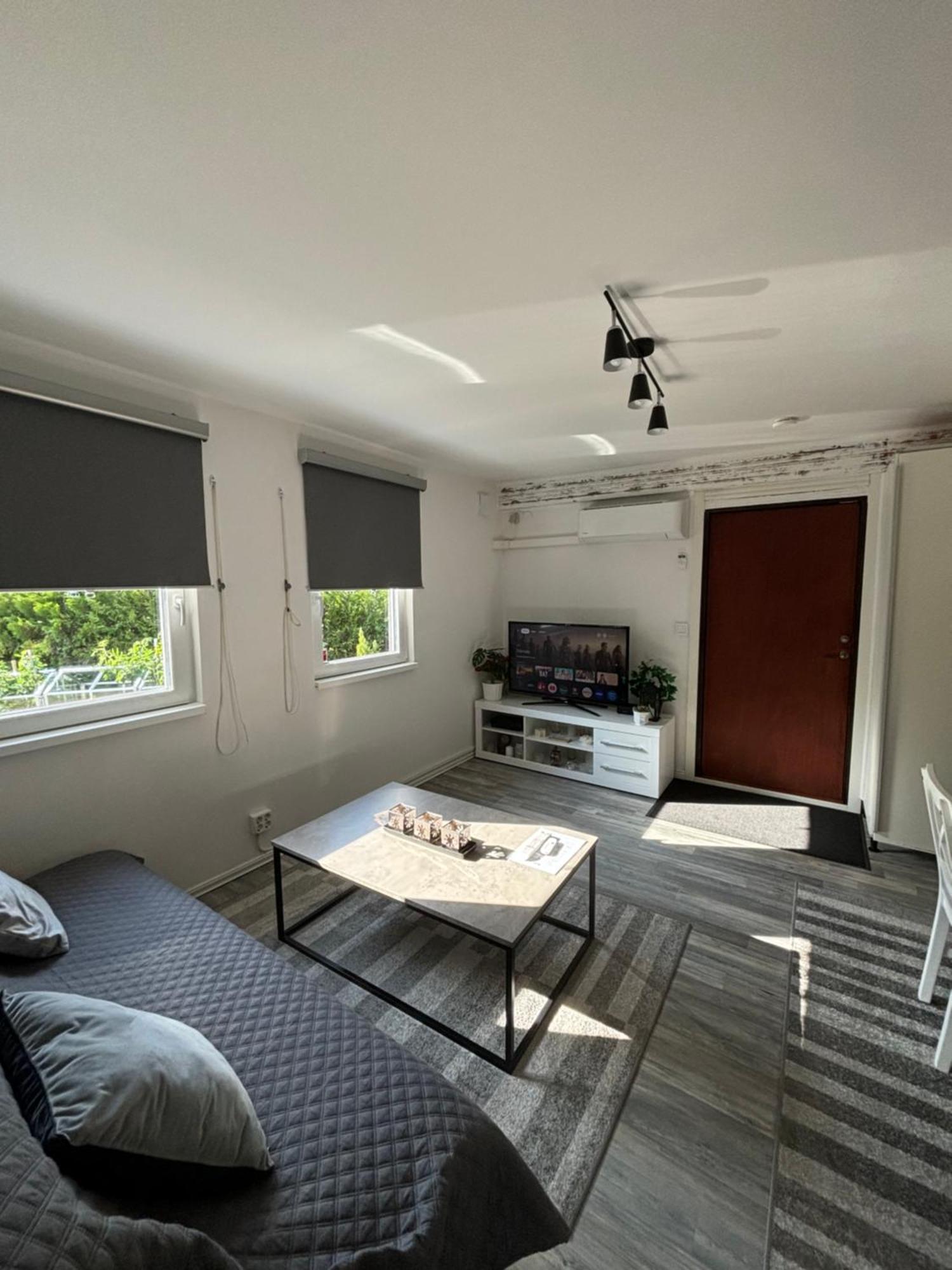 Videdal Apartment 2 Rooms - Own Entrance & Free Parking Malmo Luaran gambar